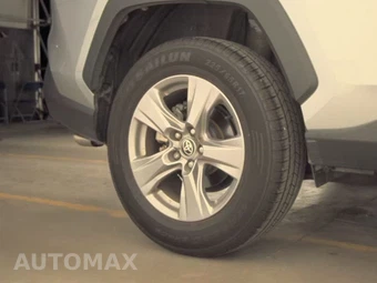 2025 Toyota RAV4 XLE – miniatura 11