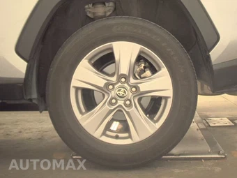 2025 Toyota RAV4 XLE – miniatura 12
