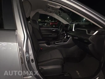 2025 Toyota RAV4 XLE – miniatura 14