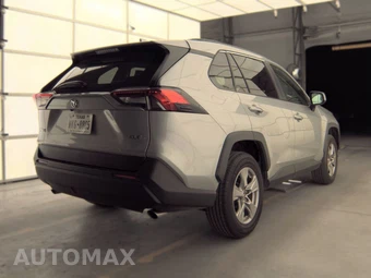 2025 Toyota RAV4 XLE – miniatura 5