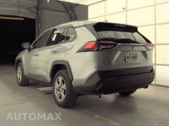 2025 Toyota RAV4 XLE – miniatura 8