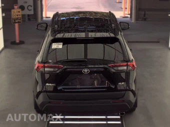 2025 Toyota RAV4 XLE - miniatura 5