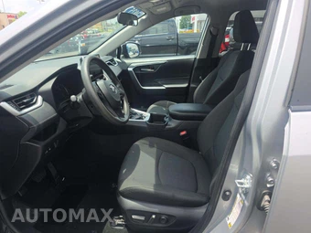 2025 Toyota RAV4 XLE – miniatura 3