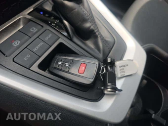 2025 Toyota RAV4 XLE – miniatura 5