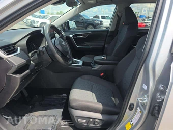 2025 Toyota RAV4 XLE - miniatura 3
