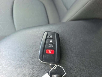 2025 Toyota RAV4 XLE - miniatura 5