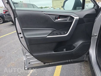 2025 Toyota RAV4 XLE - miniatura 15