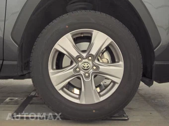 2025 Toyota RAV4 XLE - miniatura 10
