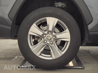 2025 Toyota RAV4 XLE - miniatura 11
