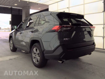 2025 Toyota RAV4 XLE - miniatura 8