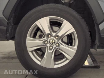 2025 Toyota RAV4 XLE - miniatura 11