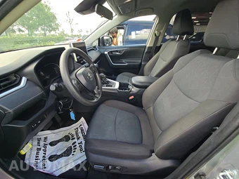 2025 Toyota RAV4 XLE – miniatura 13