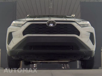 2025 Toyota RAV4 XLE – miniatura 3