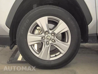 2025 Toyota RAV4 XLE – miniatura 9