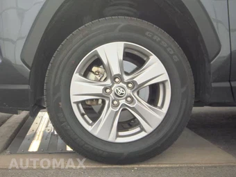 2025 Toyota RAV4 XLE - miniatura 9