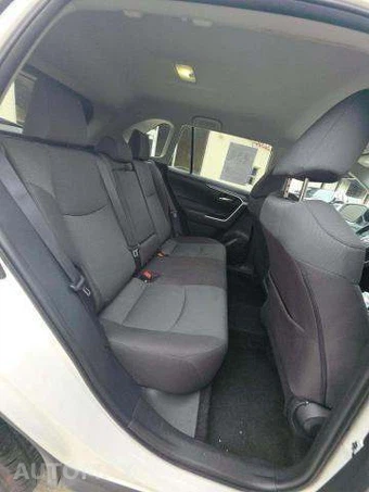 2025 Toyota RAV4 XLE - miniatura 17
