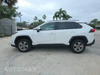 2025 Toyota RAV4 XLE - miniatura 3
