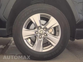 2025 Toyota RAV4 XLE - miniatura 10