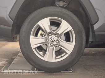 2025 Toyota RAV4 XLE – miniatura 11