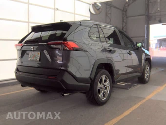 2025 Toyota RAV4 XLE – miniatura 5