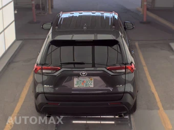 2025 Toyota RAV4 XLE – miniatura 6