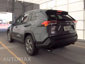 2025 Toyota RAV4 XLE – miniatura 8