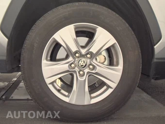 2025 Toyota RAV4 XLE – miniatura 10