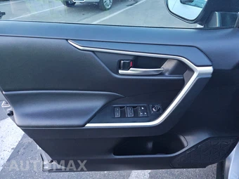 2025 Toyota RAV4 XLE – miniatura 15
