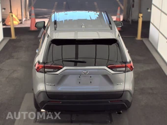 2025 Toyota RAV4 XLE – miniatura 6
