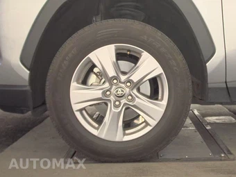 2025 Toyota RAV4 XLE – miniatura 9