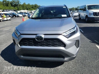 2025 Toyota RAV4 XLE – miniatura 2
