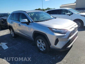 2025 Toyota RAV4 XLE – miniatura 3