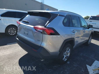 2025 Toyota RAV4 XLE – miniatura 4
