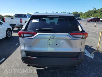 2025 Toyota RAV4 XLE – miniatura 5