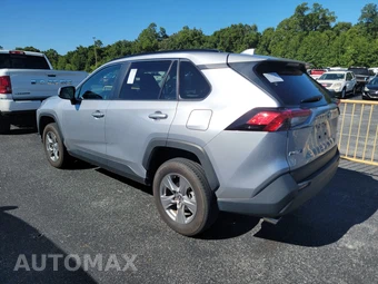 2025 Toyota RAV4 XLE – miniatura 6
