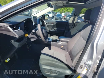 2025 Toyota RAV4 XLE – miniatura 7