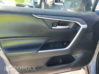 2025 Toyota RAV4 XLE – miniatura 9