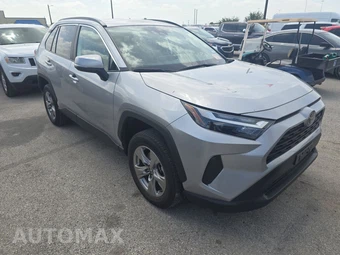 2025 Toyota RAV4 XLE – miniatura 3
