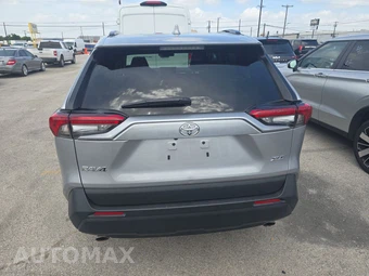 2025 Toyota RAV4 XLE – miniatura 5