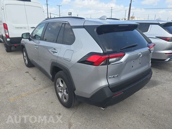 2025 Toyota RAV4 XLE – miniatura 6