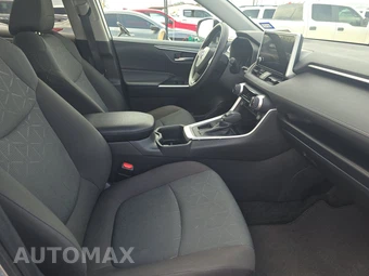 2025 Toyota RAV4 XLE – miniatura 8