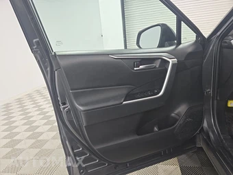 2025 Toyota RAV4 XLE - miniatura 9