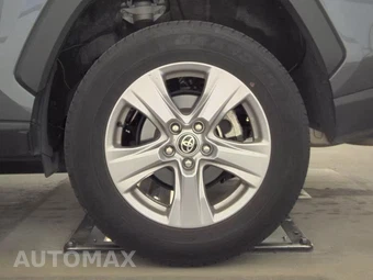 2025 Toyota RAV4 XLE – miniatura 12
