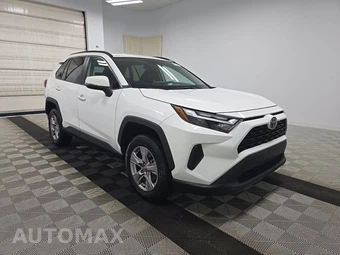 2025 Toyota RAV4 XLE - miniatura 3