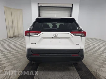 2025 Toyota RAV4 XLE - miniatura 5