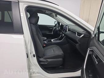 2025 Toyota RAV4 XLE - miniatura 8