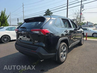 2025 Toyota RAV4 XLE - miniatura 3