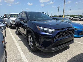 2025 Toyota RAV4 XLE - miniatura 3