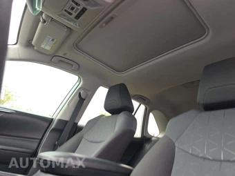 2025 Toyota RAV4 XLE - miniatura 8
