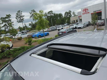 2025 Toyota RAV4 XLE - miniatura 9